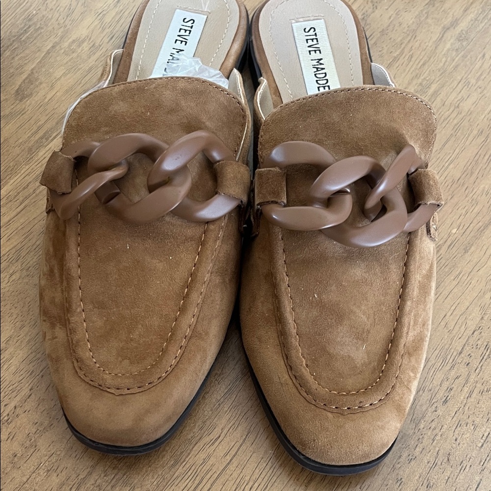 NWT, Steve Madden, Brown Suede flags with Chain Accent, 6.5